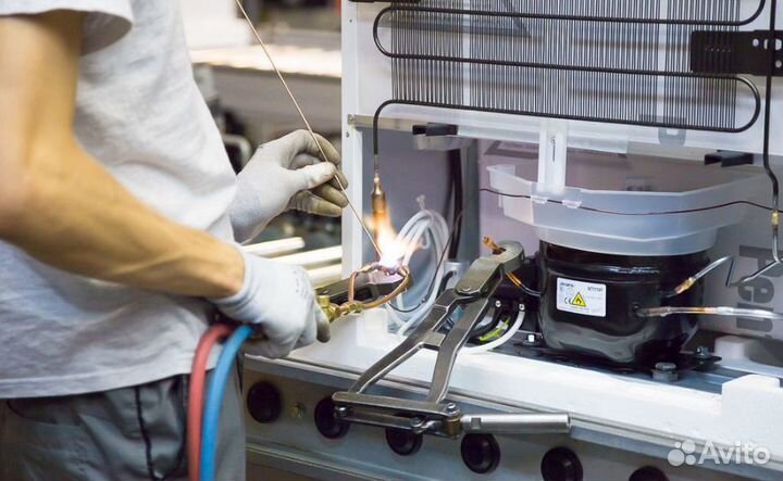 Ремонт холодильников. Опытный мастер