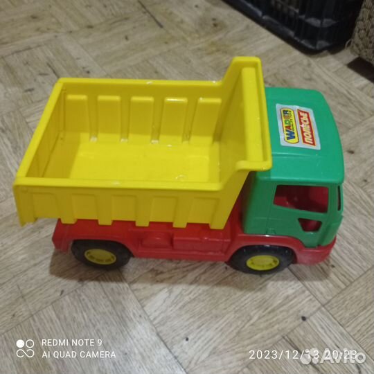 Игрушка грузовик