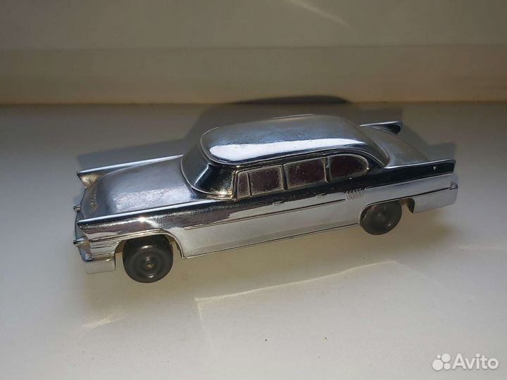 Модель автомобиля ЗИЛ-111