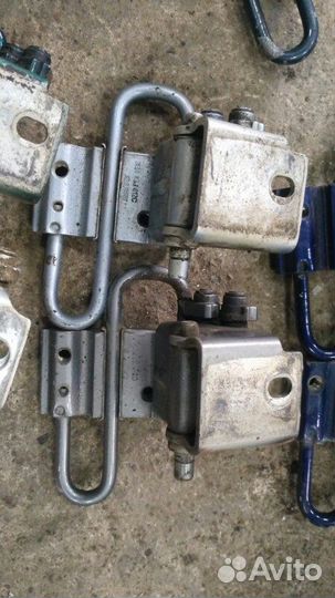 Петля двери нижняя задняя правая Volkswagen Passat