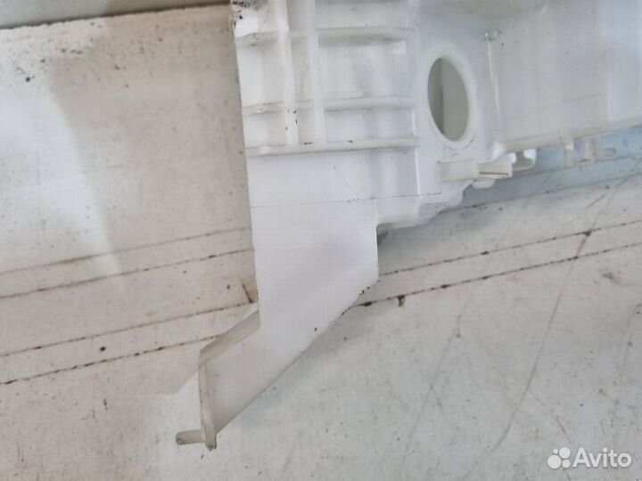 Бачок омывателя Toyota Land Cruiser 200 2016-2022