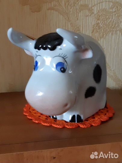 Фигурки фарфоровые