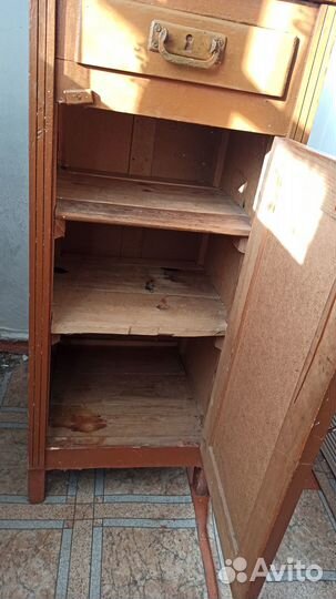 Тумбочка старинная