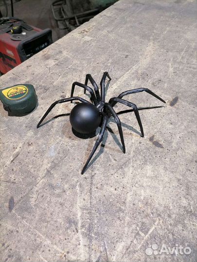 Декоративный кованый паук
