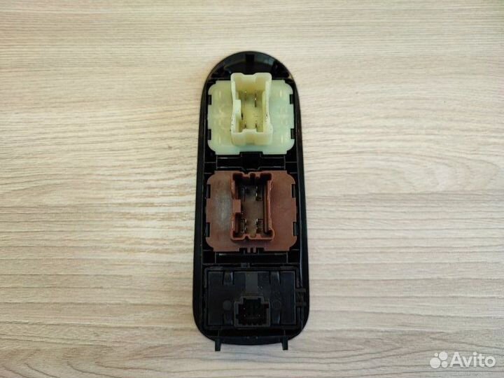 Блок управления стеклоподъемниками LADA X-Ray