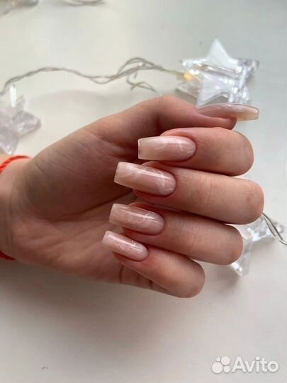 Нужна модель на маникюр