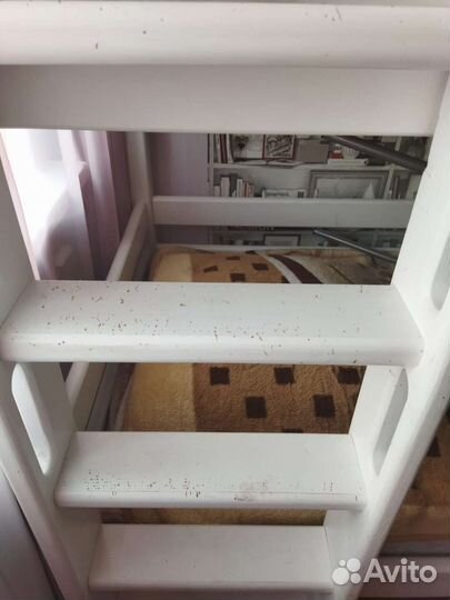 Двухъярусная кровать