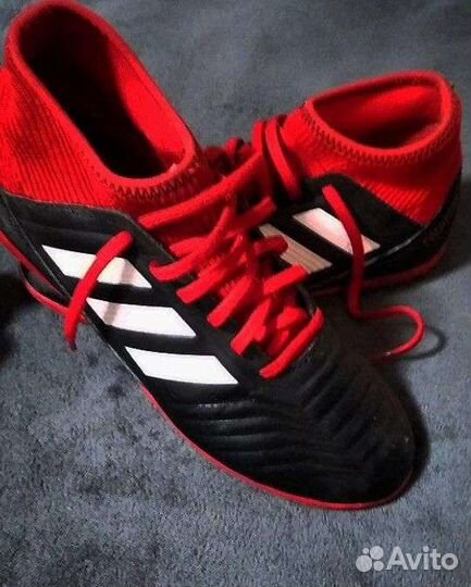 Футбольные бутсы adidas