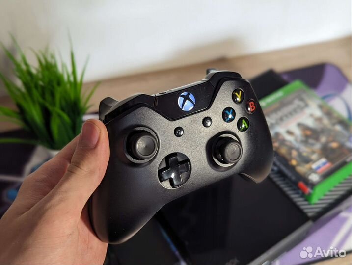 Приставка Xbox One 500 GB + игры