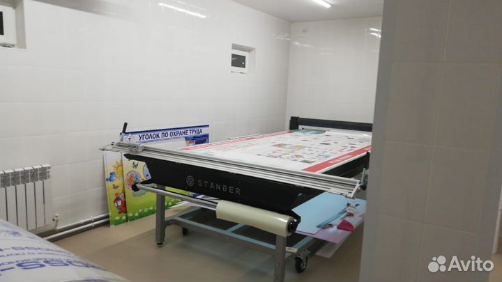 Планшетный рулонный ламинатор с резаком