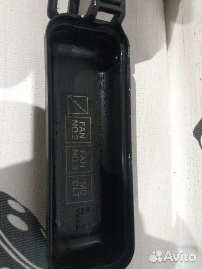 Блок предохранителей под капот Toyota Corona