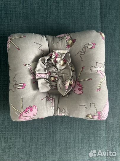 Подушка детская (для малыша) с резиночкой для руки