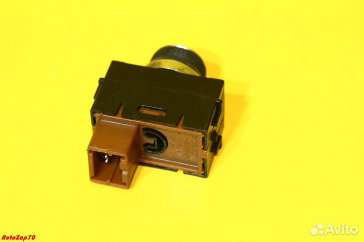 Nissan Patrol (Y62) Кнопка обогрева сиденья правая