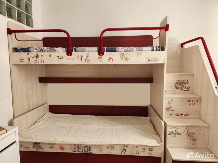 Двухъярусная кровать