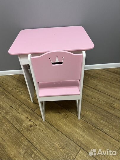 Детский стол со стулом