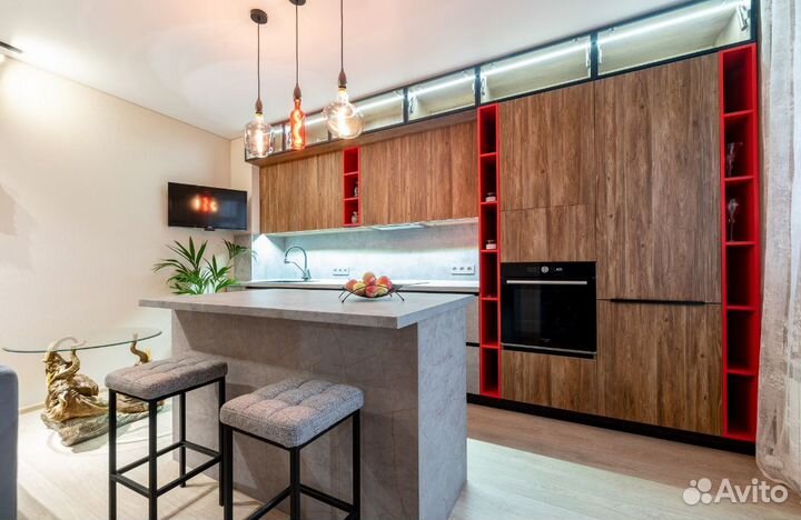 Стильная кухня с деревянными фасадами