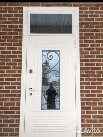 Дверь входная в частный дом