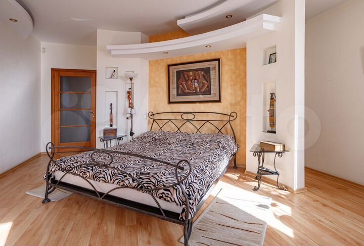 3-к. квартира, 107 м², 8/10 эт.