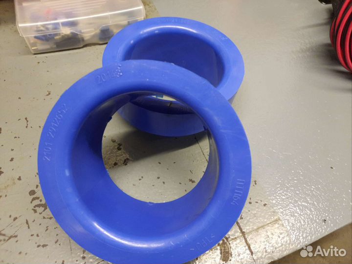 Проставки +30 под задние пружины на Ниву