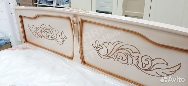 Кровать массив