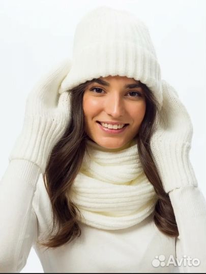 Шапка снуд варежки новый комплект