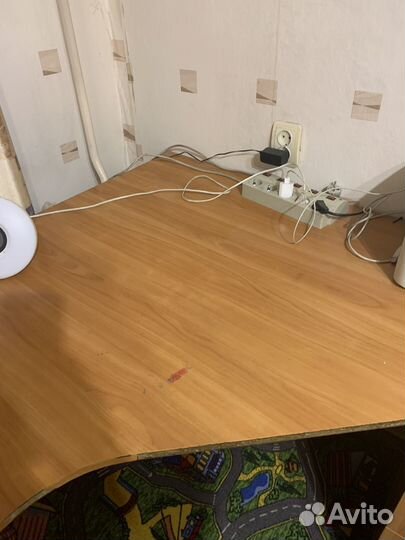 Угловой компьютерный письменный стол