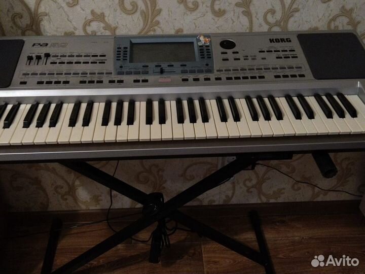 Синтезатор в хорошем состоянии, без дефектов