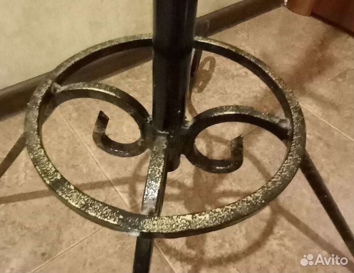 Кованная вешалка, журнальный столик