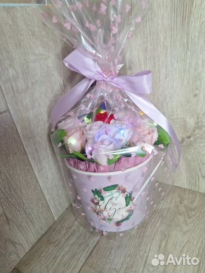 Подарочный букет из мыльных роз