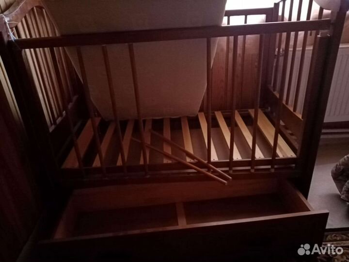Детская кроватка маятник с матрасом