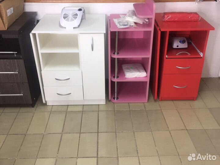 Маникюрный стол