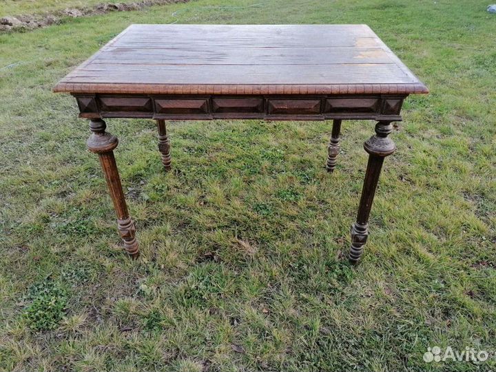 Старинный письменный стол