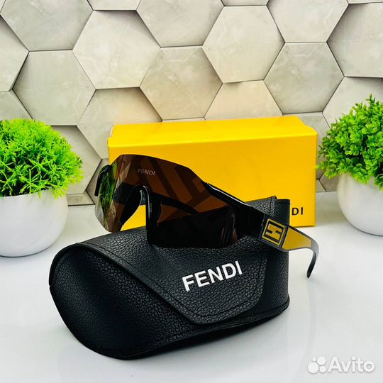 Солнцезащитные очки Fendi