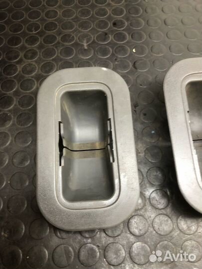 Заглушка крепления сидений Toyota Land Cruiser 200