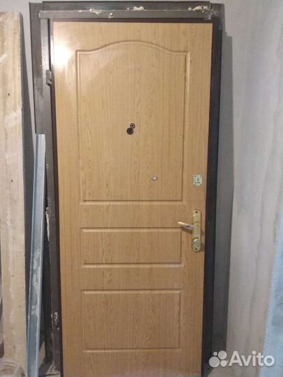 Дверь входная металлическая бу