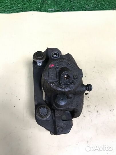 Суппорт передний правый Ford Maverick 2 YF 2004