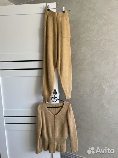 Женский костюм