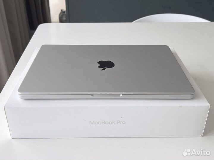 Macbook Pro 14 M1 max 32 / 1024