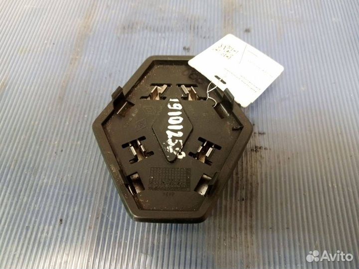 Эмблема решетки радиатора Renault Laguna 3