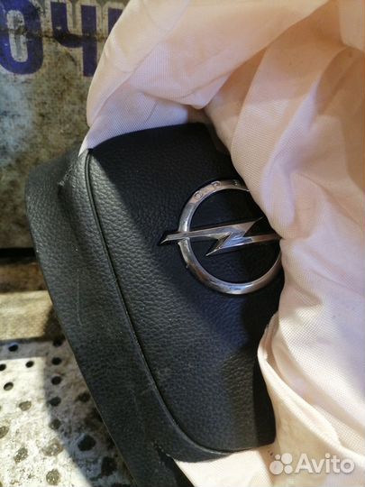 Подушка безопасности в рулевое колесо Opel Astra