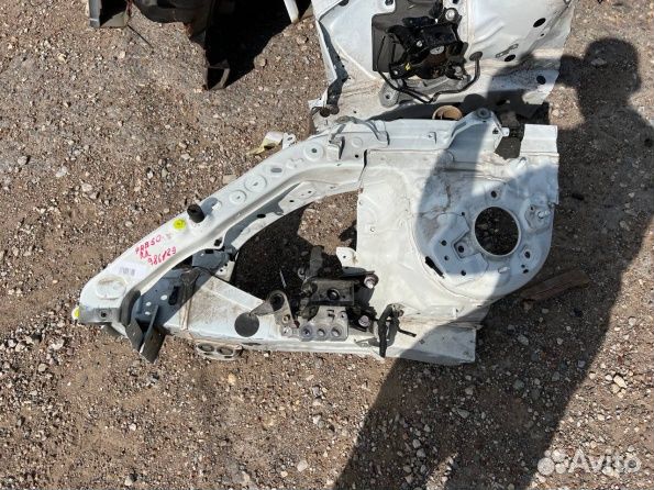 Toyota RAV-4 XA50 передняя правая часть