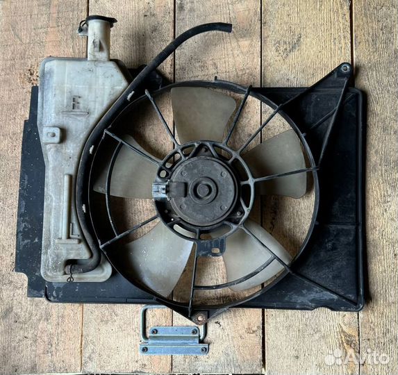 Вентилятор радиатора Toyota bb Scion xb