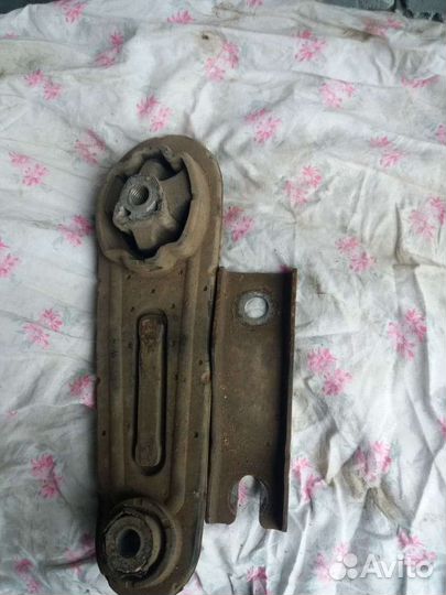 Подушка двигателя задняя renault logan