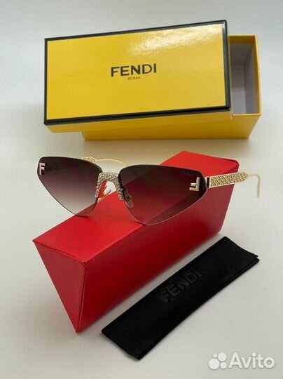 Солнцезащитные очки Fendi