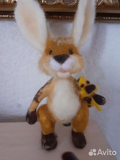 Заяц игрушка интерьерная из шерсти