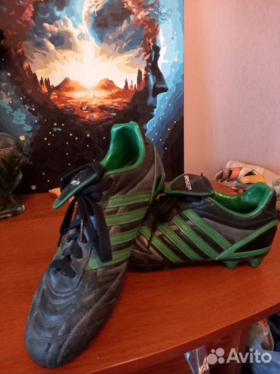 Футбольные бутсы adidas