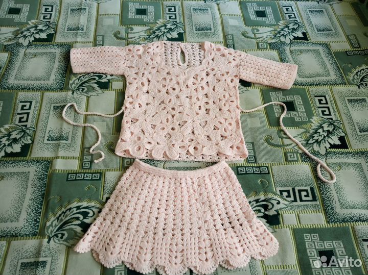 Вязанный костюмчик на девочку, 4-6 лет