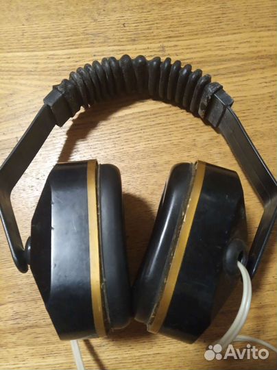 Наушники глухие