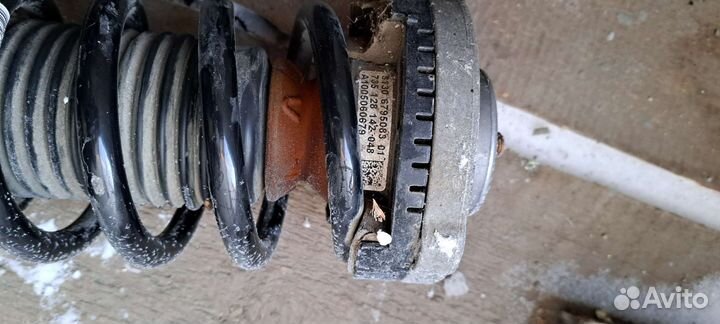 Передняя левая стойка bmw f10