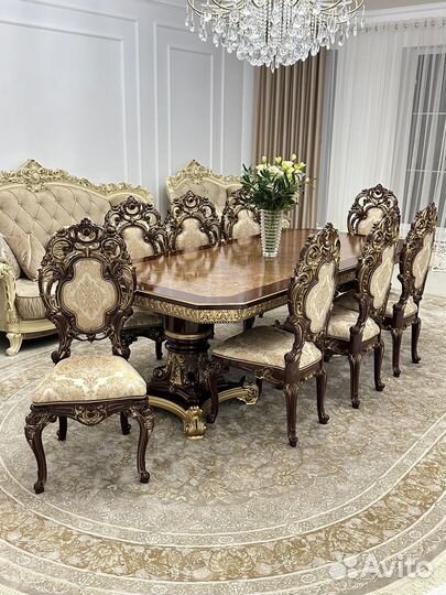 Стол и стулья 